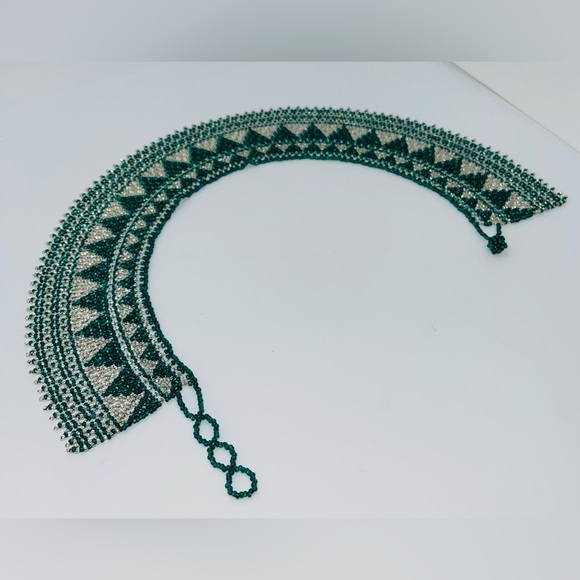 BEADED NECKLACE GREEN AND SILVER 17” LONG MEXICAN BEADED HANDMADE NECKLACE - Picture 5 of 6